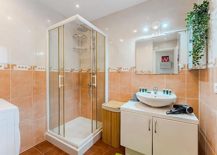 Cristianos With Large Terrace & Heated Pool Apartamento