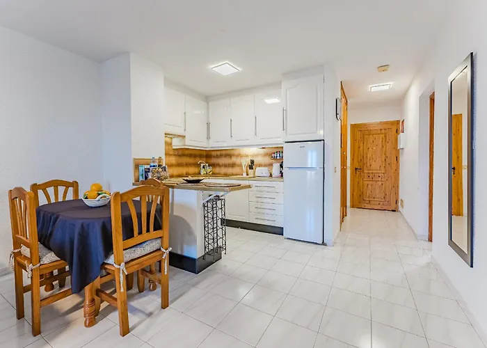 Cristianos With Large Terrace & Heated Pool Apartamento Los Cristianos (Tenerife)