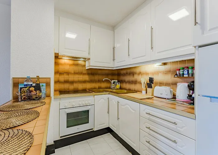 Cristianos With Large Terrace & Heated Pool Apartamento