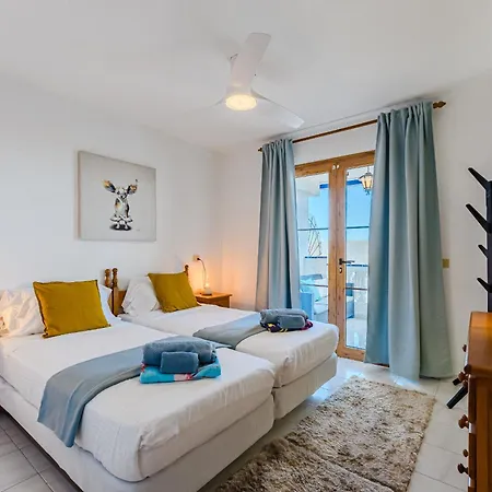 Cristianos With Large Terrace & Heated Pool Apartament Los Cristianos (Tenerife)