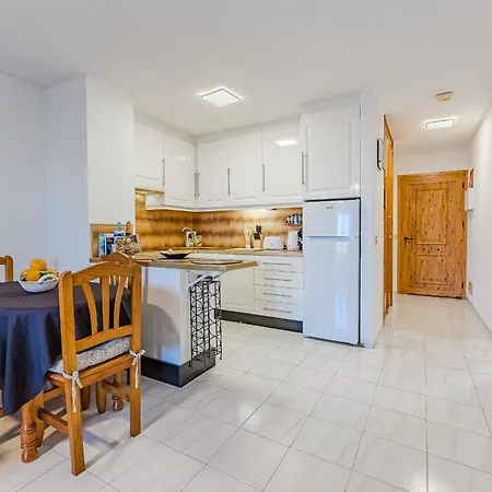 Cristianos With Large Terrace & Heated Pool דירה לוס כריסטיאנוס