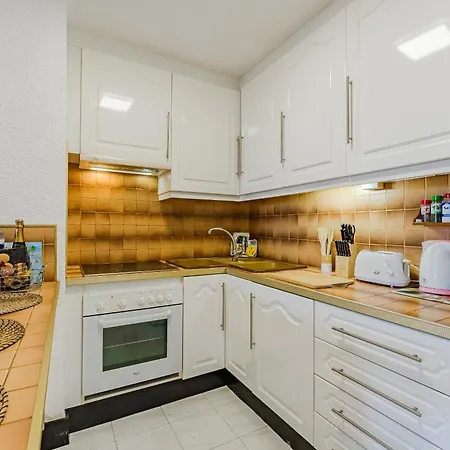 Cristianos With Large Terrace & Heated Pool Appartamento