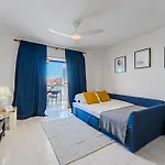 Cristianos With Large Terrace & Heated Pool Apartman